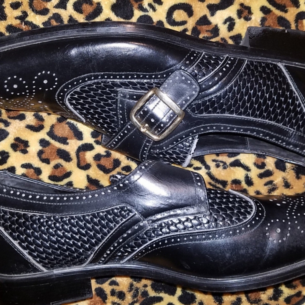 Wing Tipped Buckle shoes